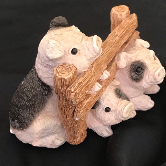 Three Little Pigs Sandicast Figurine - Picture 4 of 5